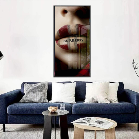 Burberry Lippen Acrylglas